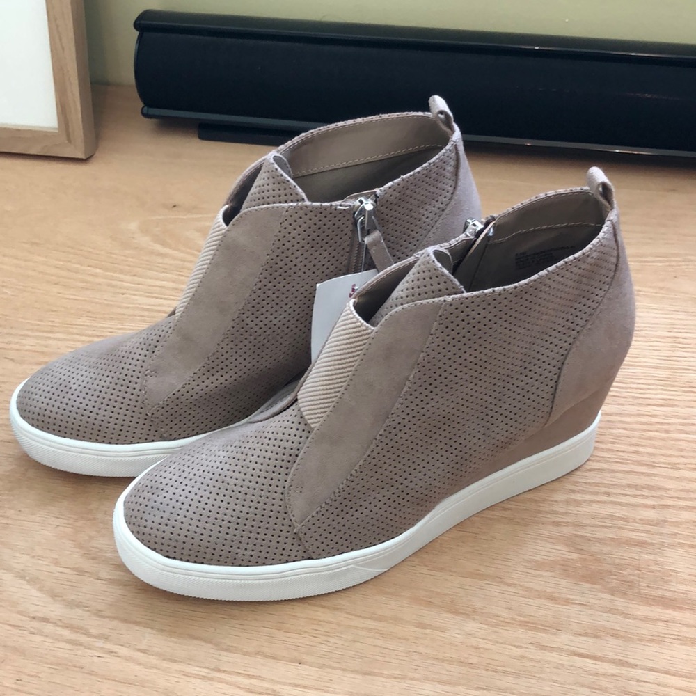 BRAND NEW WITH TAG! Wedges